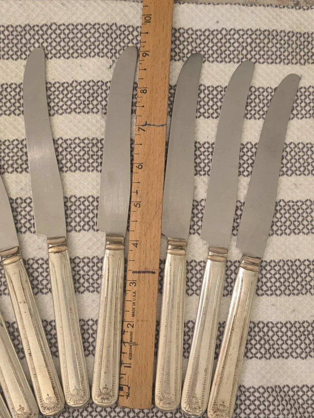 Source Unknown set knives